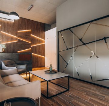 Empty flat interrior with elements of decoration